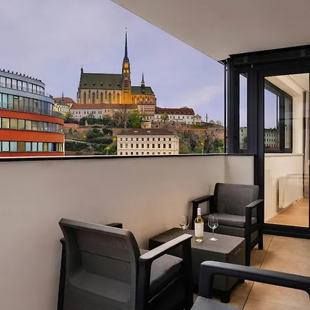 New With Free Garage Parking & Petrov Cathedral View Apartment