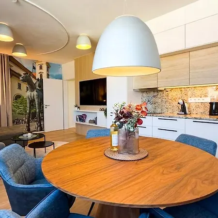 New With Free Garage Parking & Petrov Cathedral View Apartman *