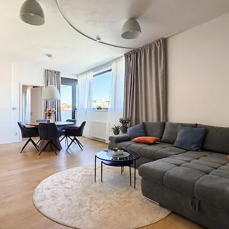 New With Free Garage Parking & Petrov Cathedral View Brünn (Brno)